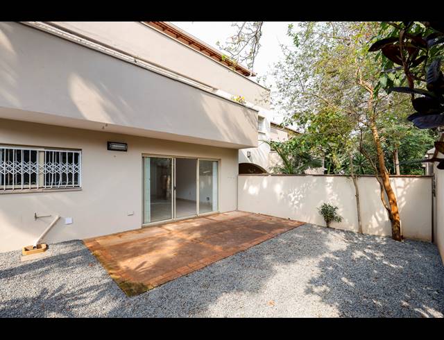 3 BEDROOM TOWNHOUSE FOR SALE IN ESSENWOOD